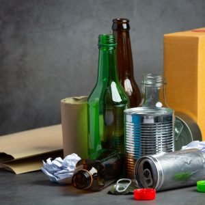 1 Tyrimas: daugiau nei pusė Lietuvos gyventojų nežino, į kurį konteinerį mesti dantų šepetėlį