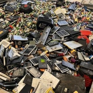 1 Susirūpinę atliekų tvarkytojai įspėja: nerūšiuojant ir nerenkant baterijų ir nešiojamųjų akumuliatorių, atliekų įmonės degs kasdien