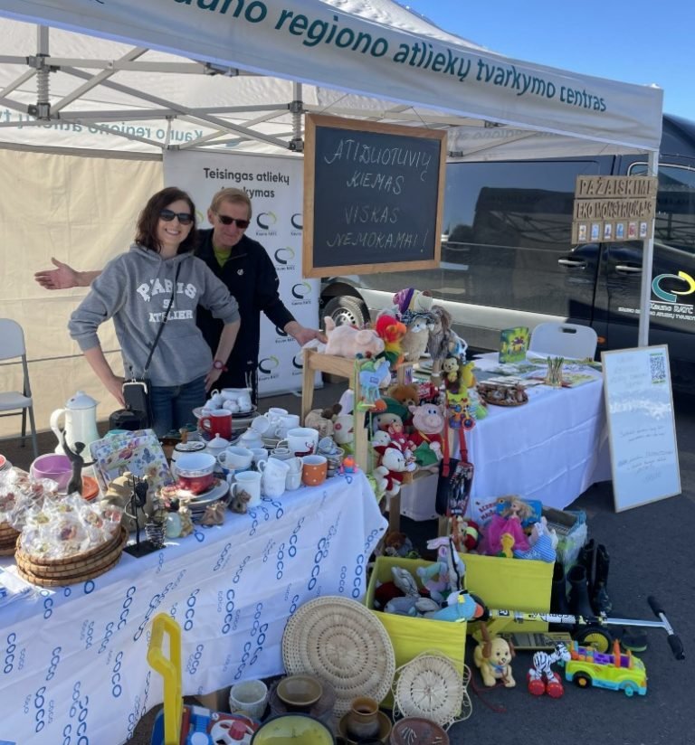 „Atiduotuvės” keliauja po Kauno regioną – daiktai randa naujus namus, o žmonės – džiaugsmą dalintis