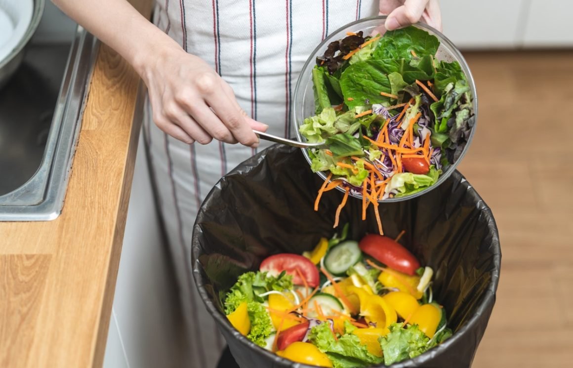 Namuose sukaupiame apie 60 proc. visų maisto atliekų: ieškokime būdų, kaip sumažinti maisto švaistymą