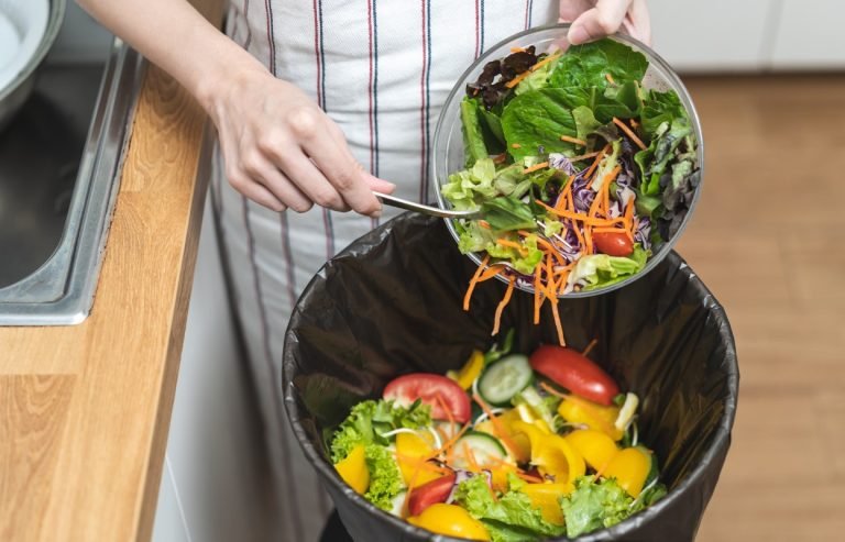 Namuose sukaupiame apie 60 proc. visų maisto atliekų: ieškokime būdų, kaip sumažinti maisto švaistymą